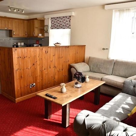 The Knighton Apartment Extérieur photo