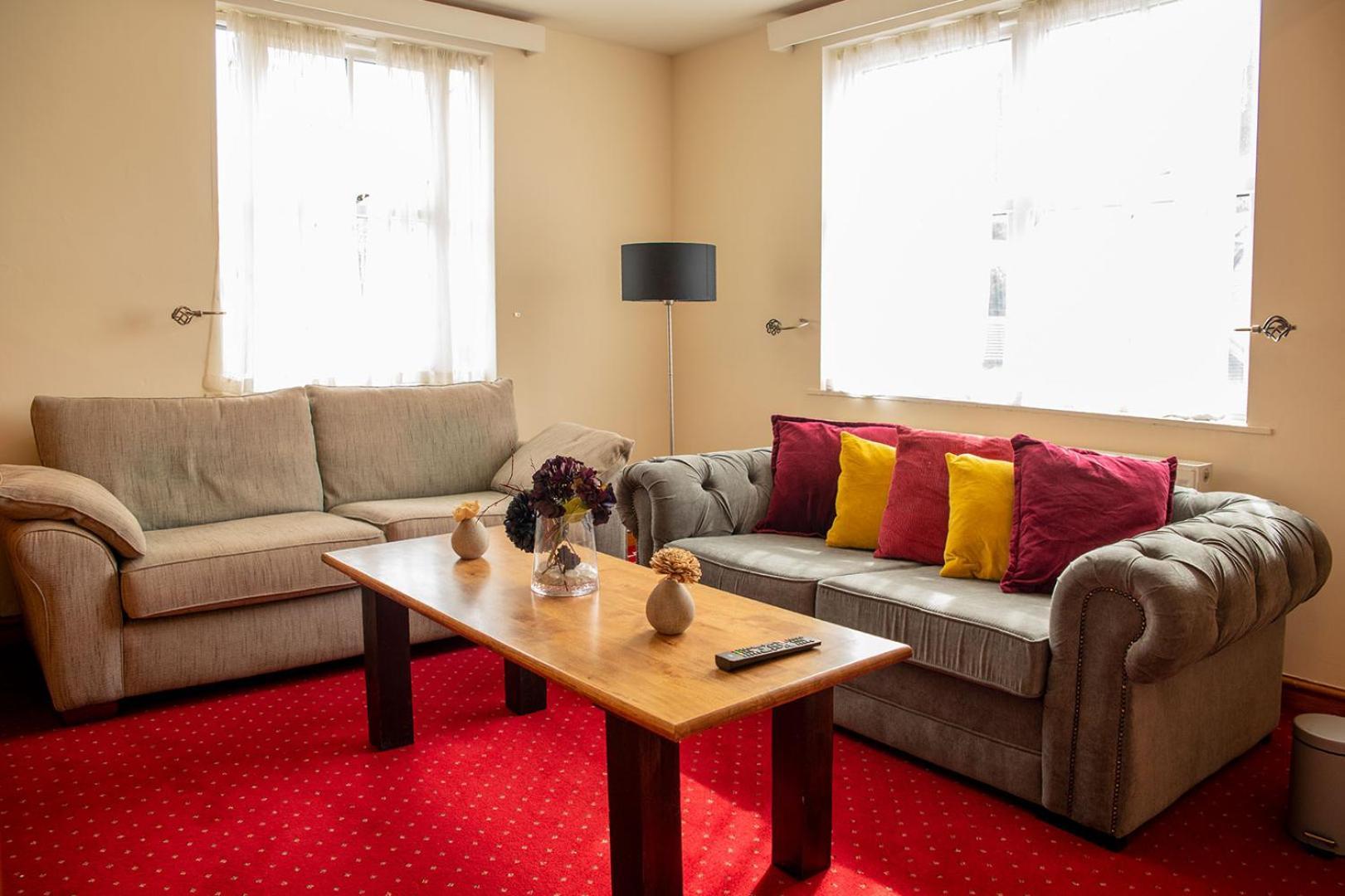 The Knighton Apartment Extérieur photo