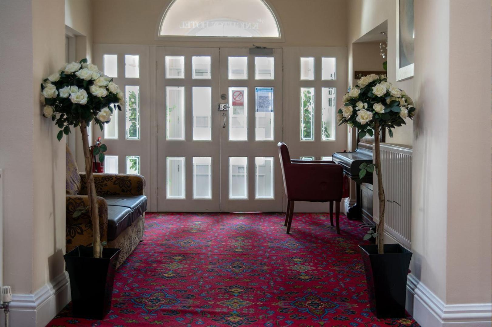 The Knighton Apartment Extérieur photo